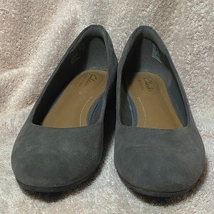 Clark Artisan women's shoes-- gray suede with one inch heels- size 6